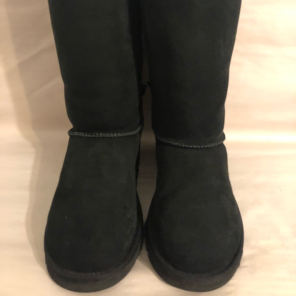 Tall black Bailey bow Uggs kids size 4